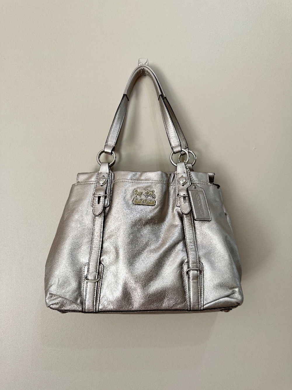 Vintage Coach Metallic Silver Leather Double Handle Shoulder Bag G1073–15409 Y2K